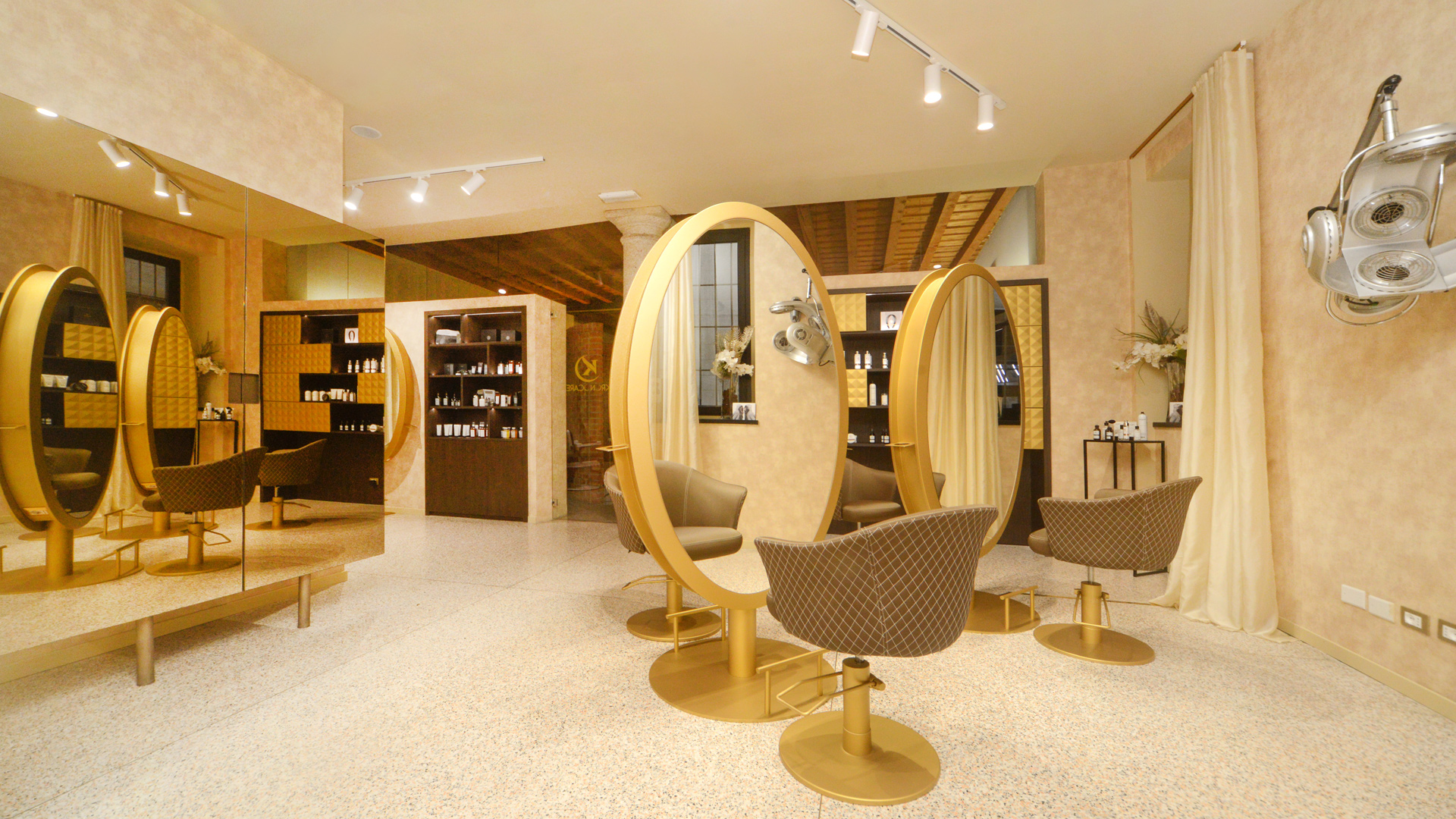 Kronocare Hair Lab, salon interior